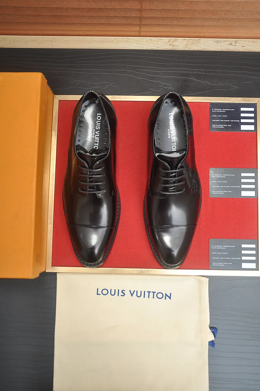 Men's men's shoes 💰500💶 [LV] (original single cowhide lining) 🍀LV's latest genuine leather business suit shoes are launched simultaneously on the official website. The first-layer cowhide imported from Italy is made of heavy gold, 💥official website 1:1 rubber outsole. Versatile to wear, high-end without losing class, and the color combination is extraordinary. This four-season style is alluring when worn on your feet, showing off your big-name flair. Standard code 38-45 (45 customized)